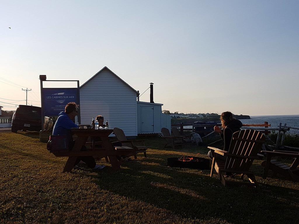 Les Cabines Sur Mer Cap-des-Rosiers エクステリア 写真